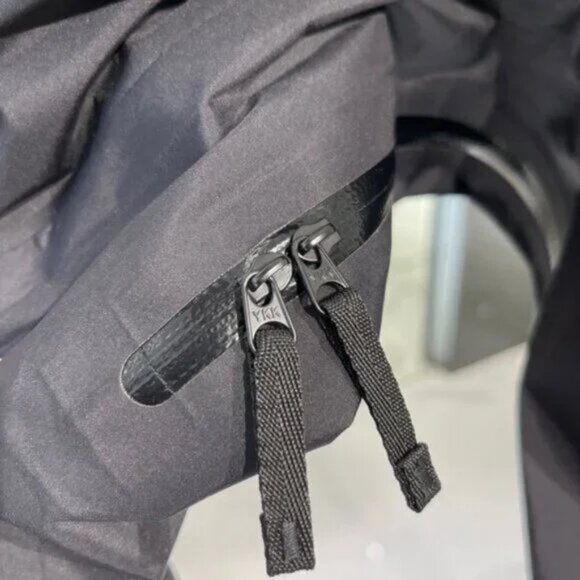 Arc’teryx Beta Series Beta LT Hooded Hardshell Jacket - Picture 8 of 8